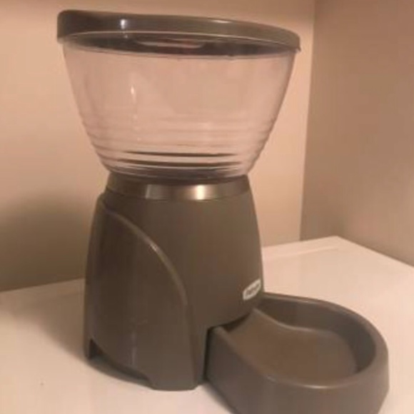 PetMate Automatic Pet Food Dispenser - Picture 2 of 7